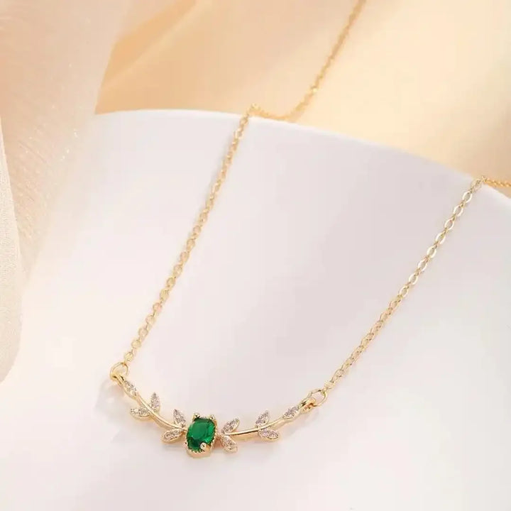 Maëlle | Pendentif Feuille Marquise Émeraude Classique